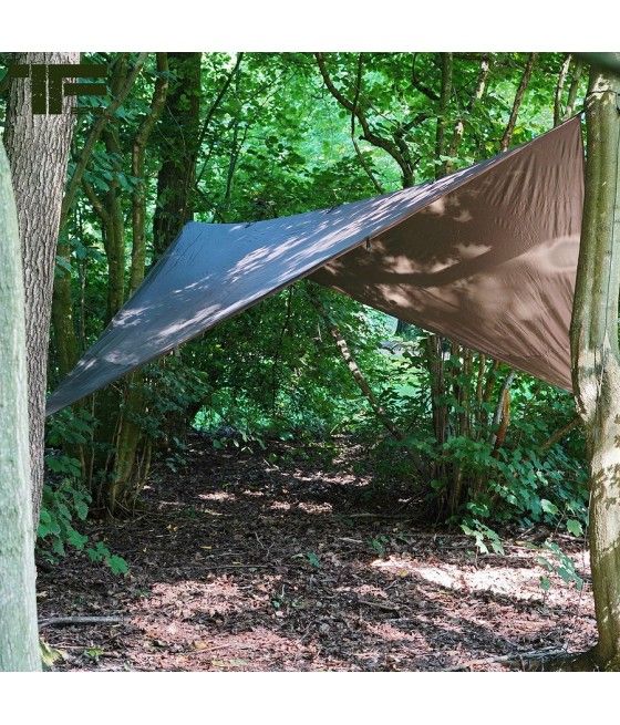 Abri de bivouac réalisé avec bâche TF-2215 kaki